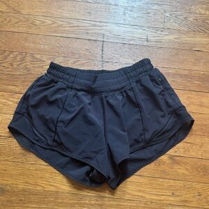 Black Hotty Hot Lululemon Shorts Low Rise 2.5 Inseam